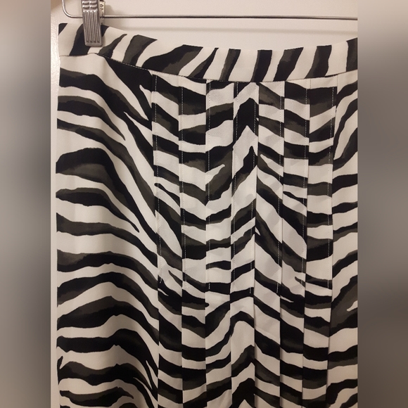 Banana Republic Zebra Print Pleated Midi Skirt Size 6 - Picture 3 of 8